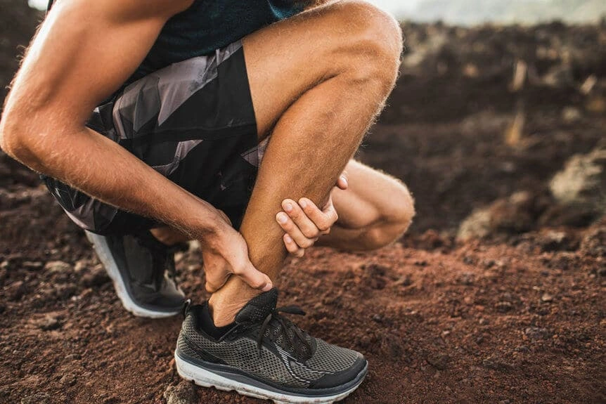 Fisioterapia per la tendinite al ginocchio. Fisioterapia per trattare la tendinite al ginocchio con esercizi riabilitativi